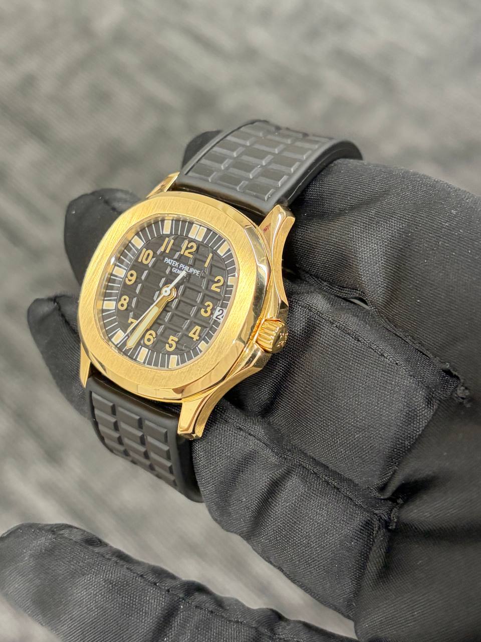 Patek Philippe Aquanaut - 36 MM - Yellow Gold - 5066J