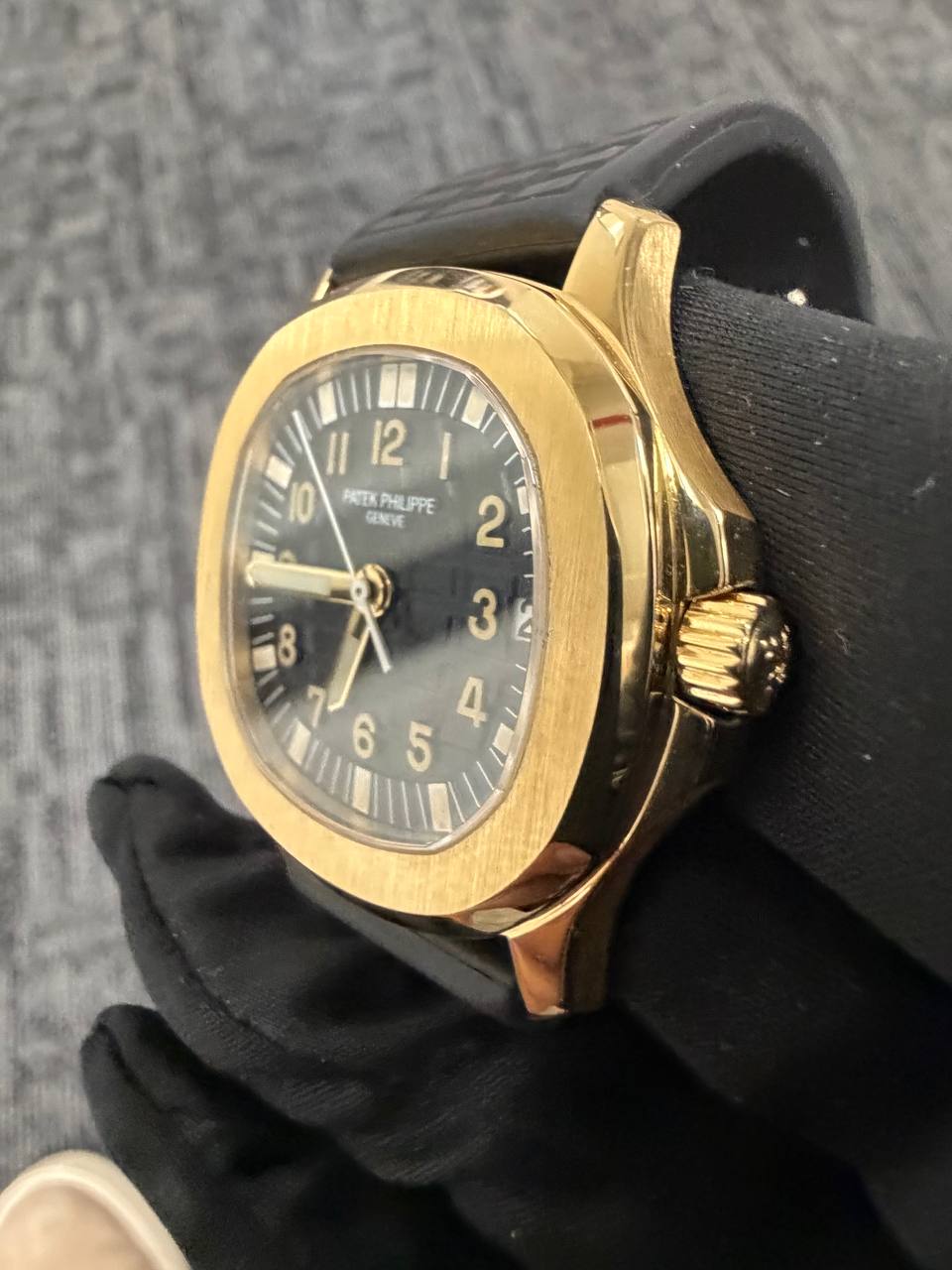 Patek Philippe Aquanaut - 36 MM - Yellow Gold - 5066J