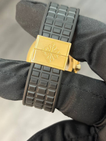 Patek Philippe Aquanaut - 36 MM - Yellow Gold - 5066J