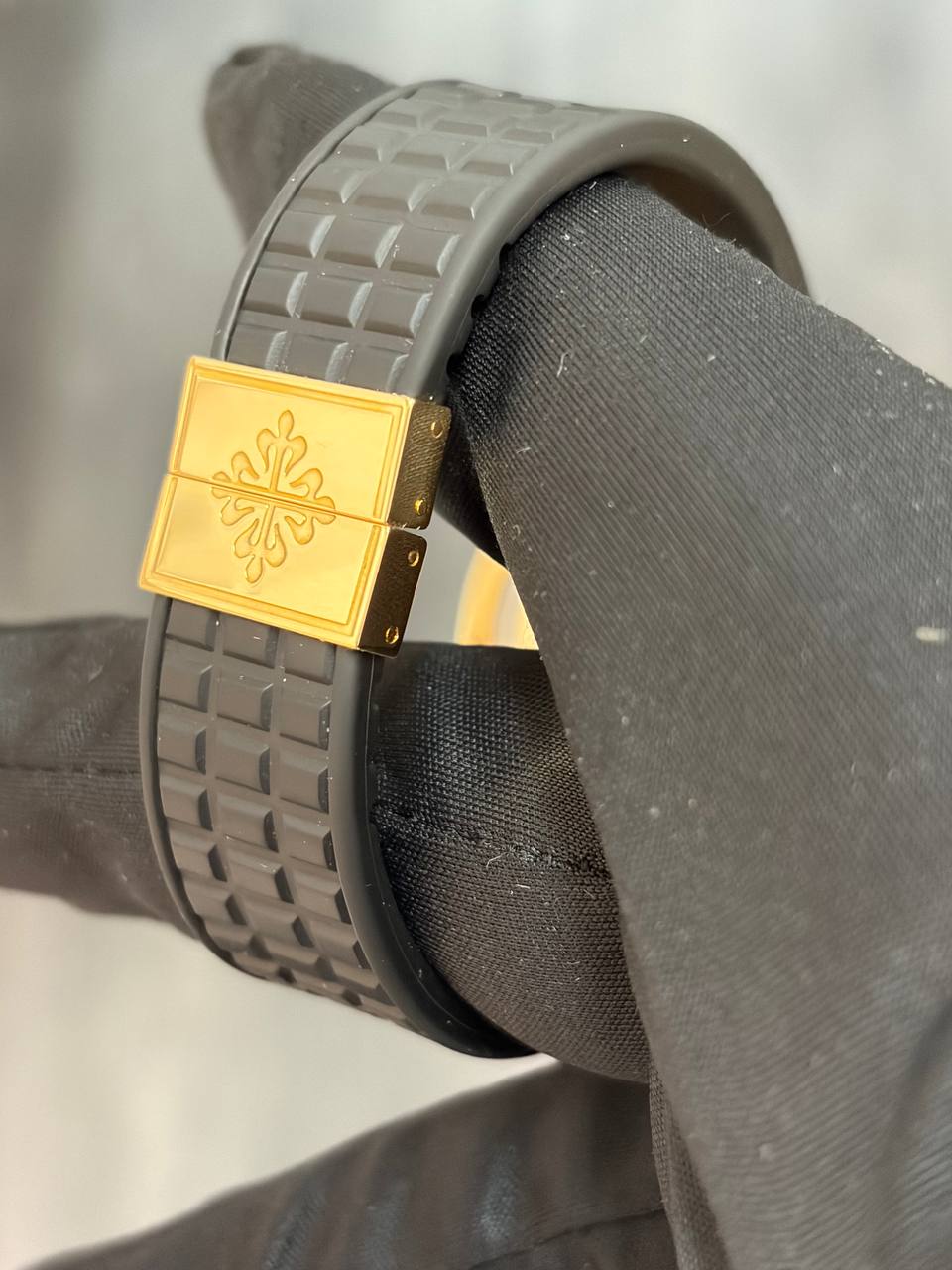 Patek Philippe Aquanaut - 36 MM - Yellow Gold - 5066J