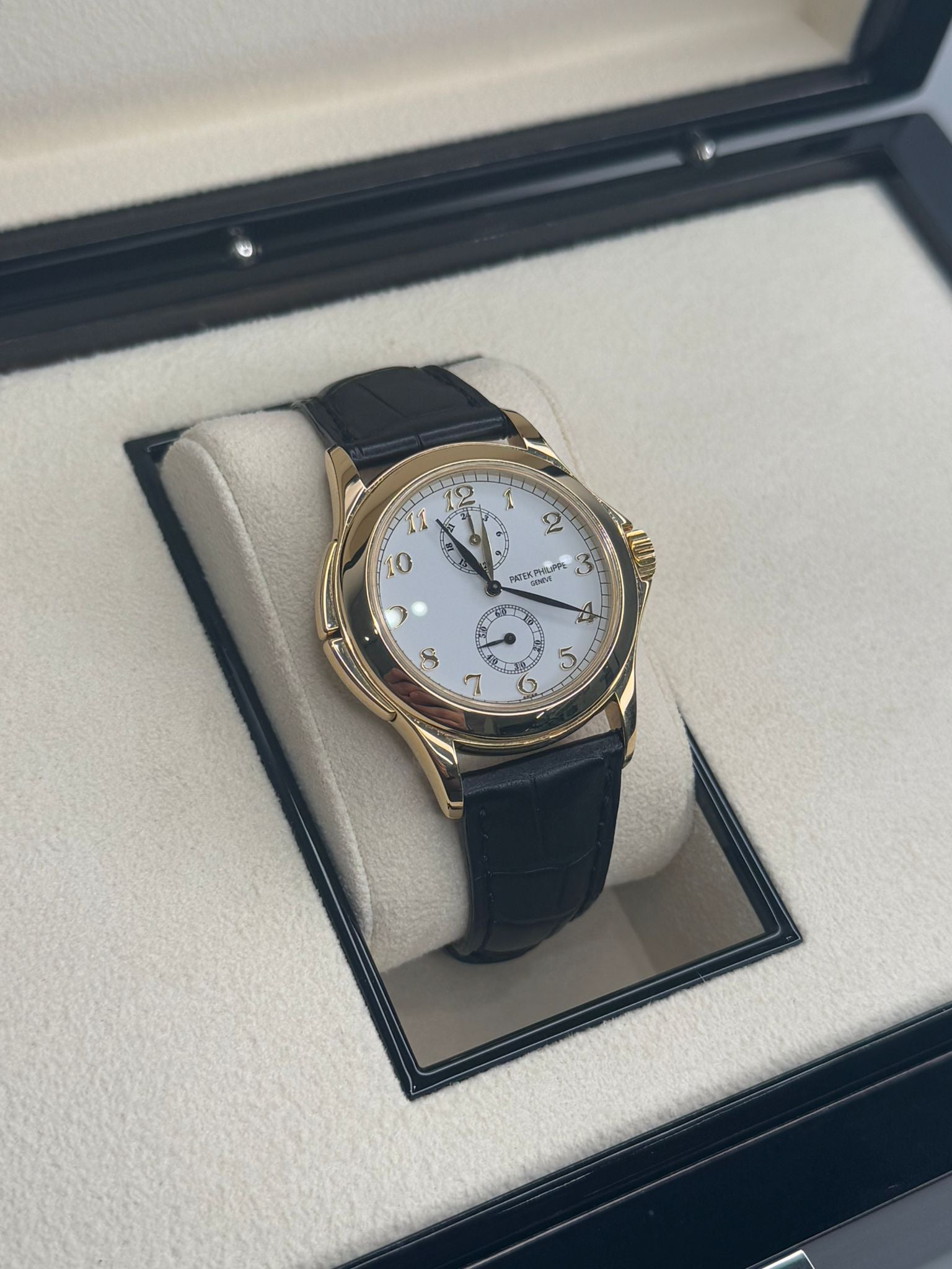 Patek Philippe Calatrava Travel Time - 37 MM - Yellow Gold - 5134J
