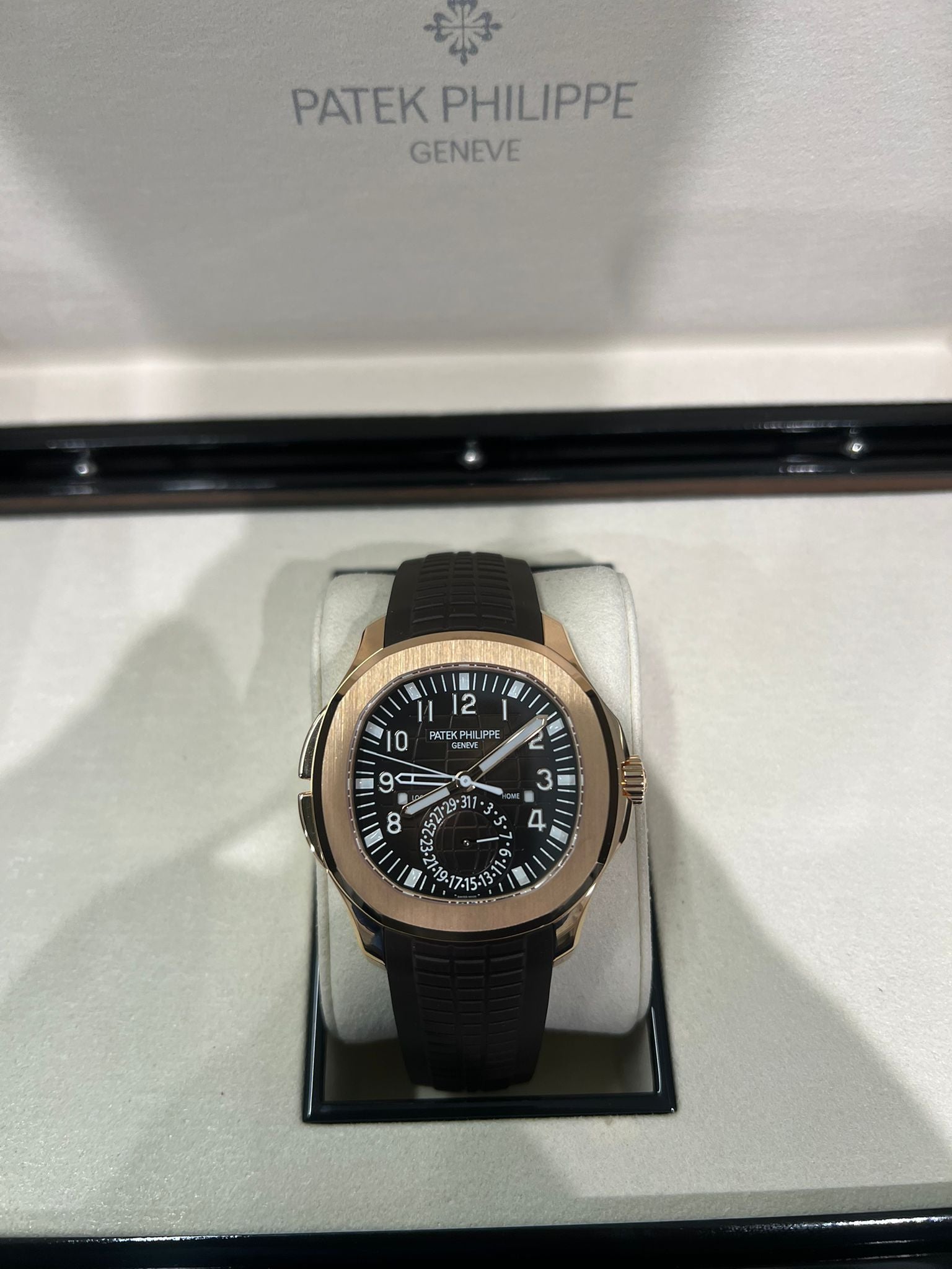 Patek Philippe Aquanaut - Travel Time - 40.8MM - Rose Gold - 5164R-001