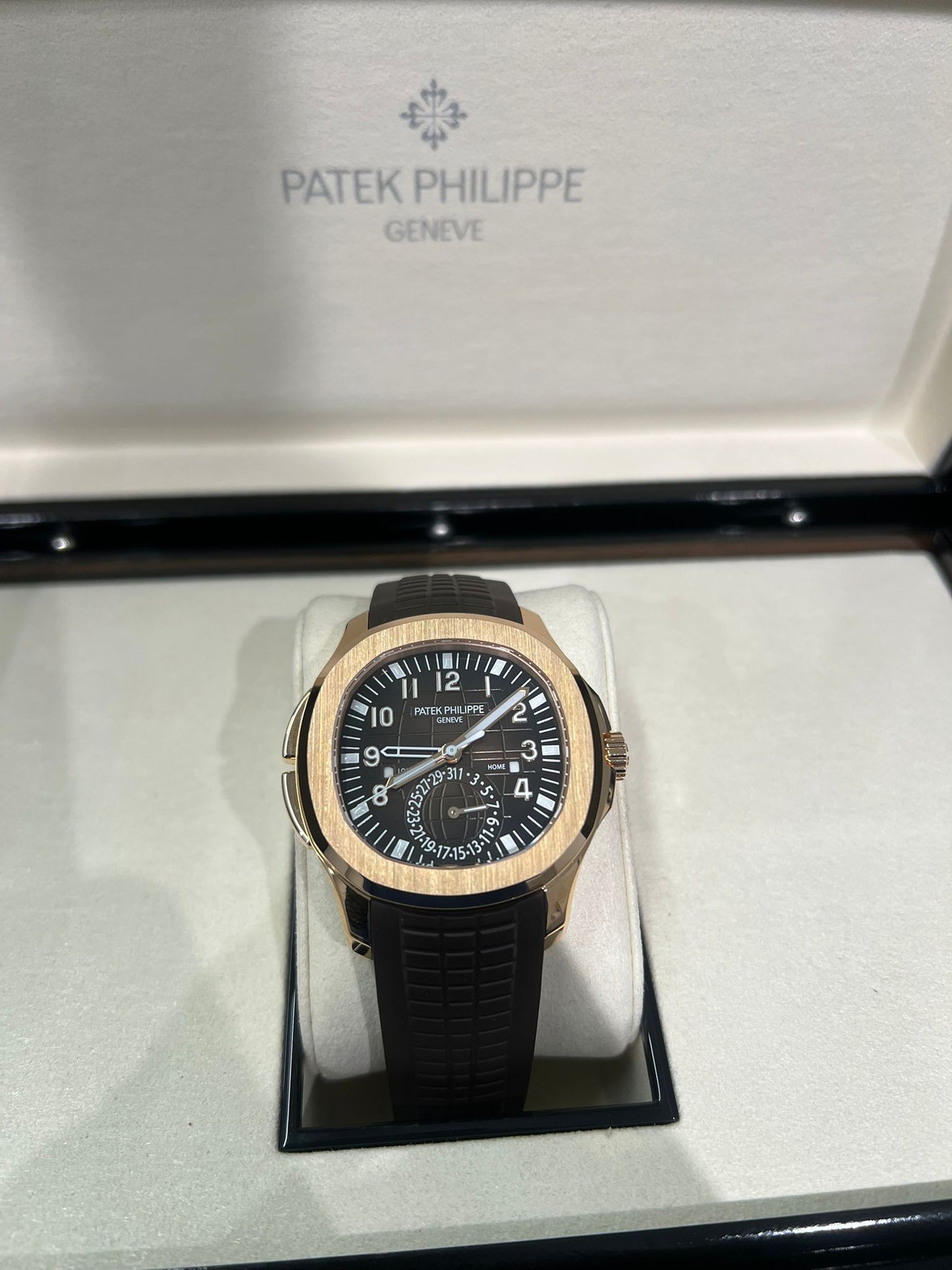 Patek Philippe Aquanaut - Travel Time - 40.8MM - Rose Gold - 5164R-001