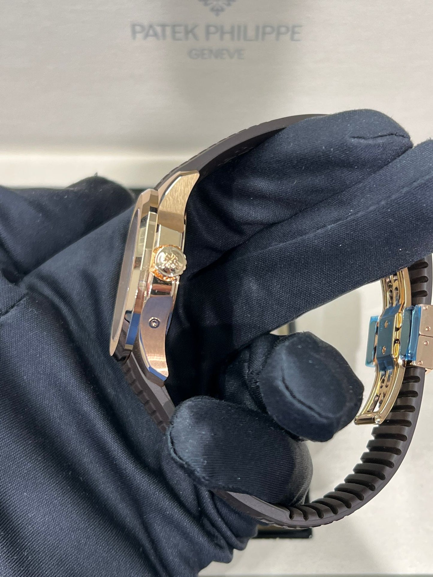 Patek Philippe Aquanaut - Travel Time - 40.8MM - Rose Gold - 5164R-001