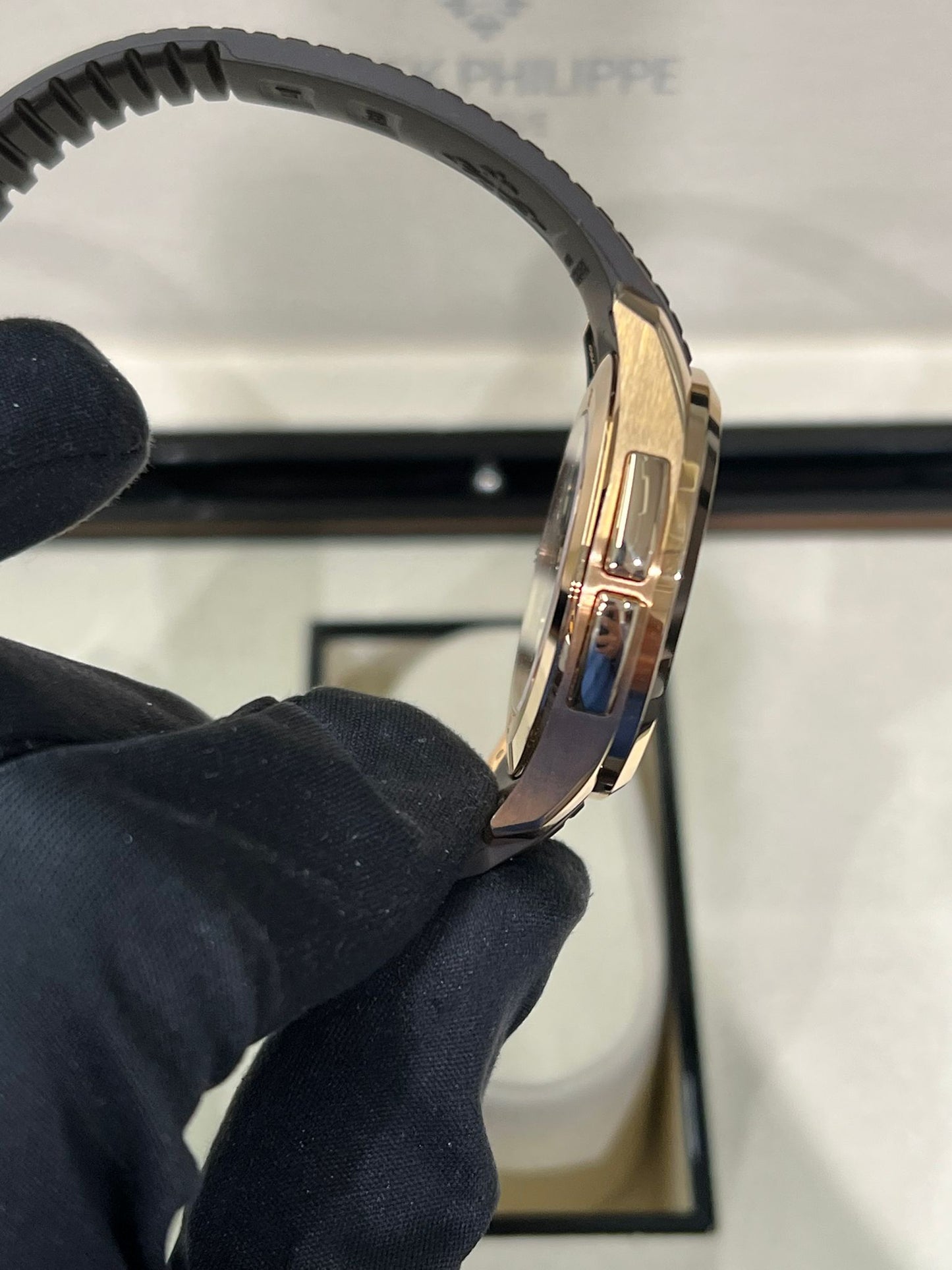 Patek Philippe Aquanaut - Travel Time - 40.8MM - Rose Gold - 5164R-001