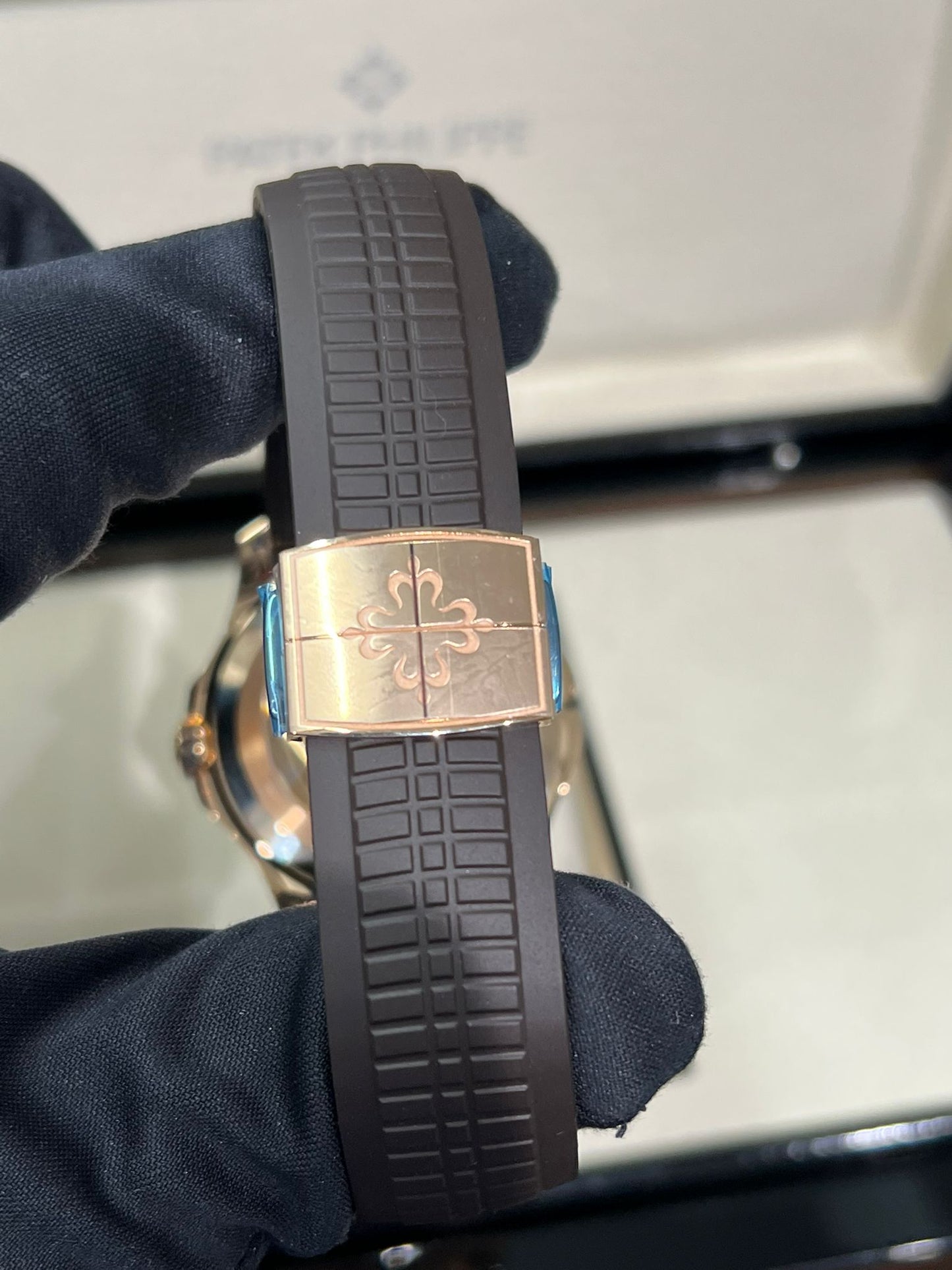 Patek Philippe Aquanaut - Travel Time - 40.8MM - Rose Gold - 5164R-001