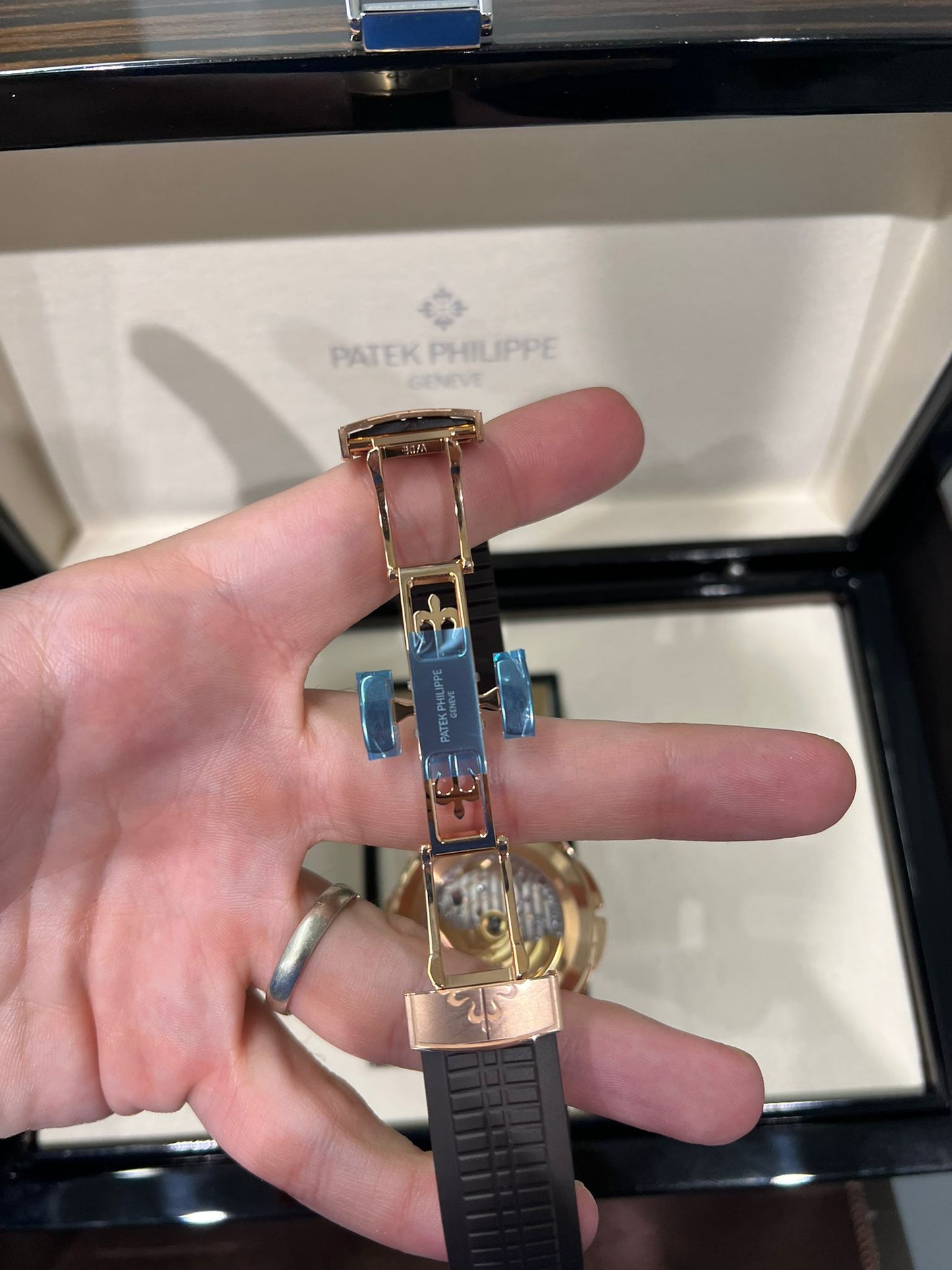 Patek Philippe Aquanaut - Travel Time - 40.8MM - Rose Gold - 5164R-001