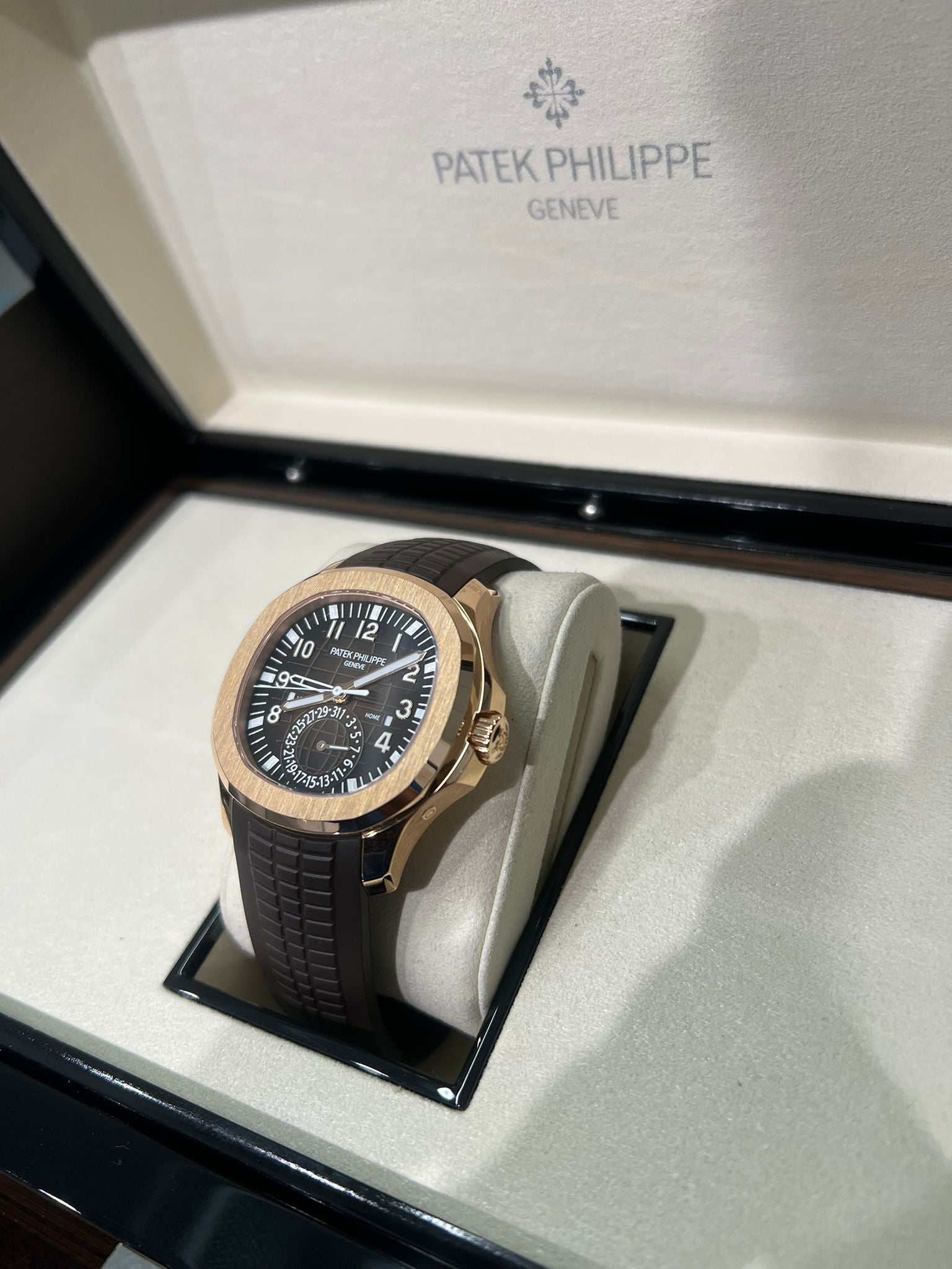 Patek Philippe Aquanaut - Travel Time - 40.8MM - Rose Gold - 5164R-001
