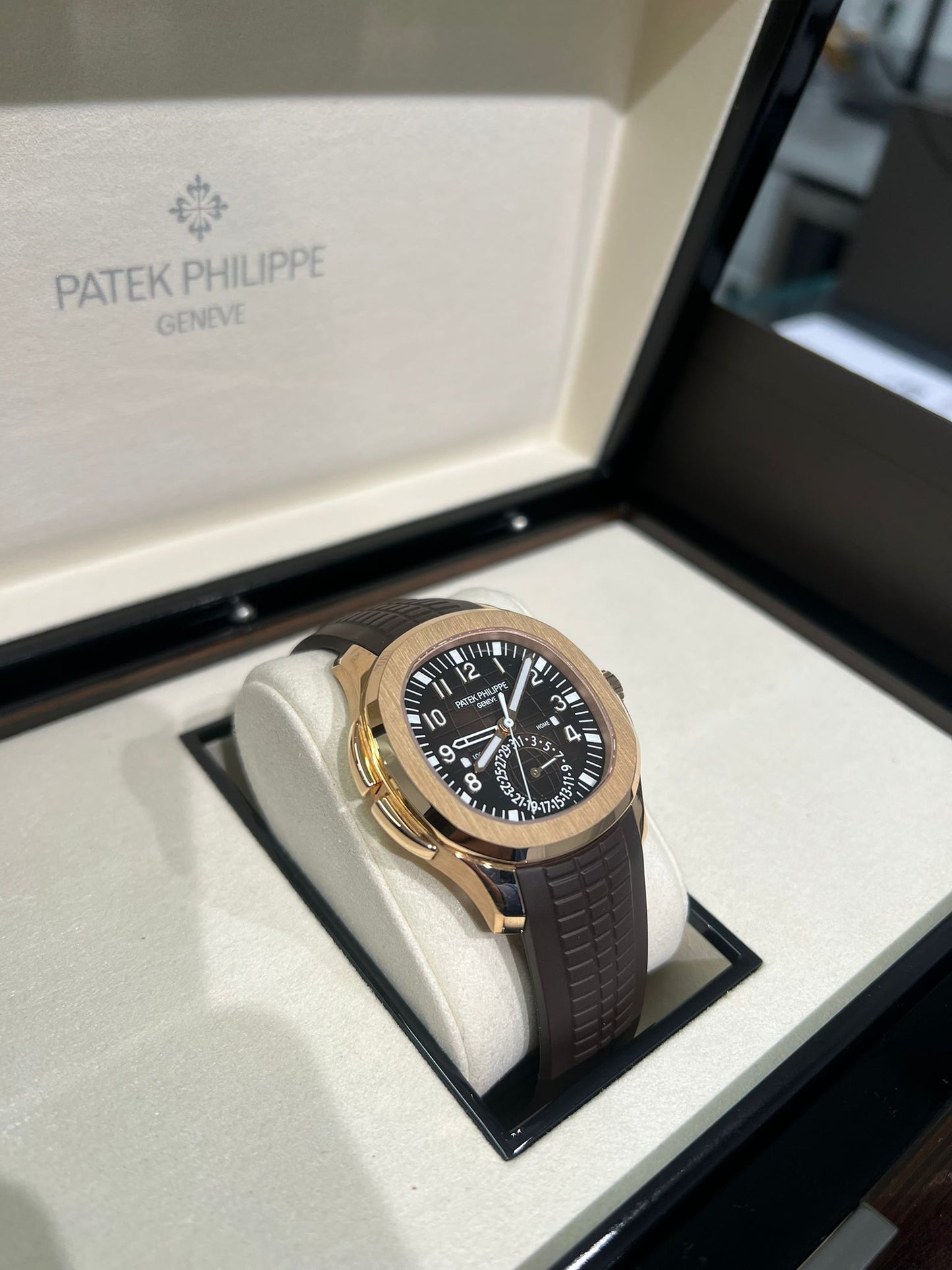 Patek Philippe Aquanaut - Travel Time - 40.8MM - Rose Gold - 5164R-001