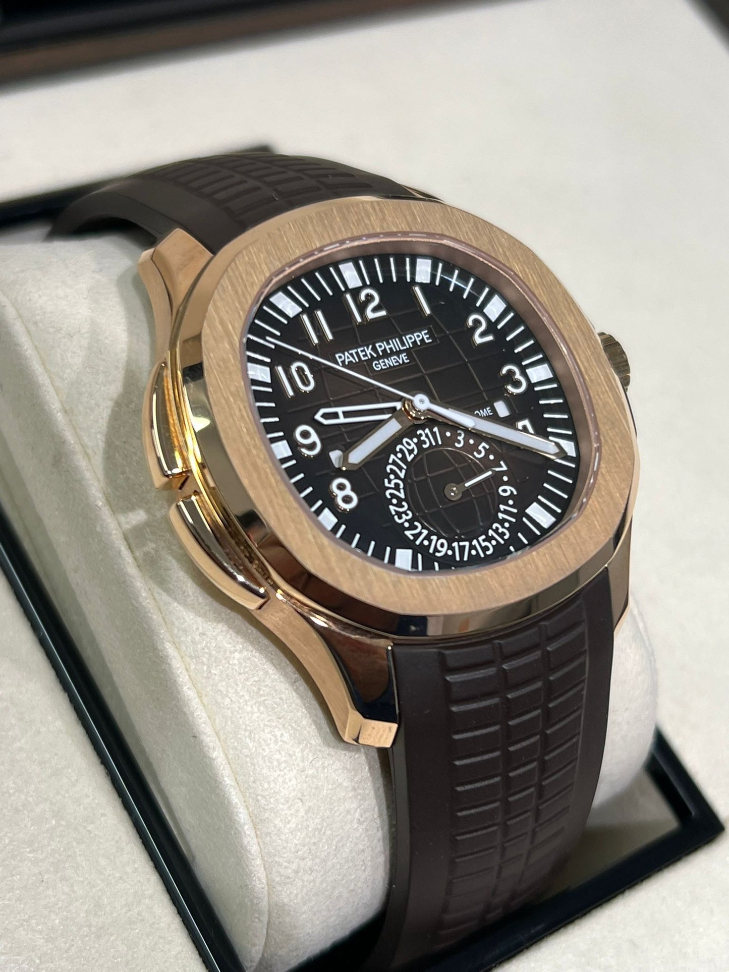 Patek Philippe Aquanaut - Travel Time - 40.8MM - Rose Gold - 5164R-001