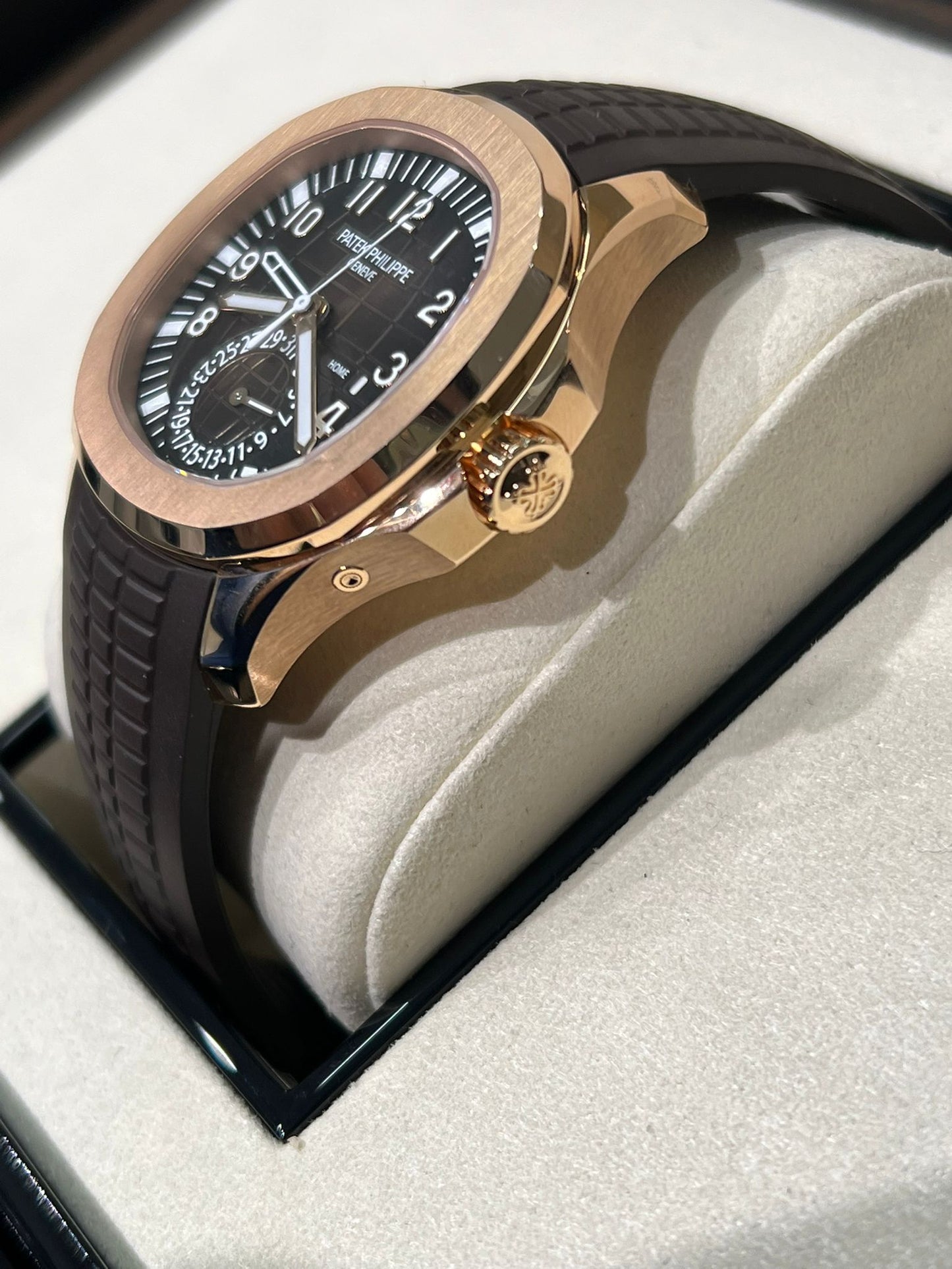 Patek Philippe Aquanaut - Travel Time - 40.8MM - Rose Gold - 5164R-001