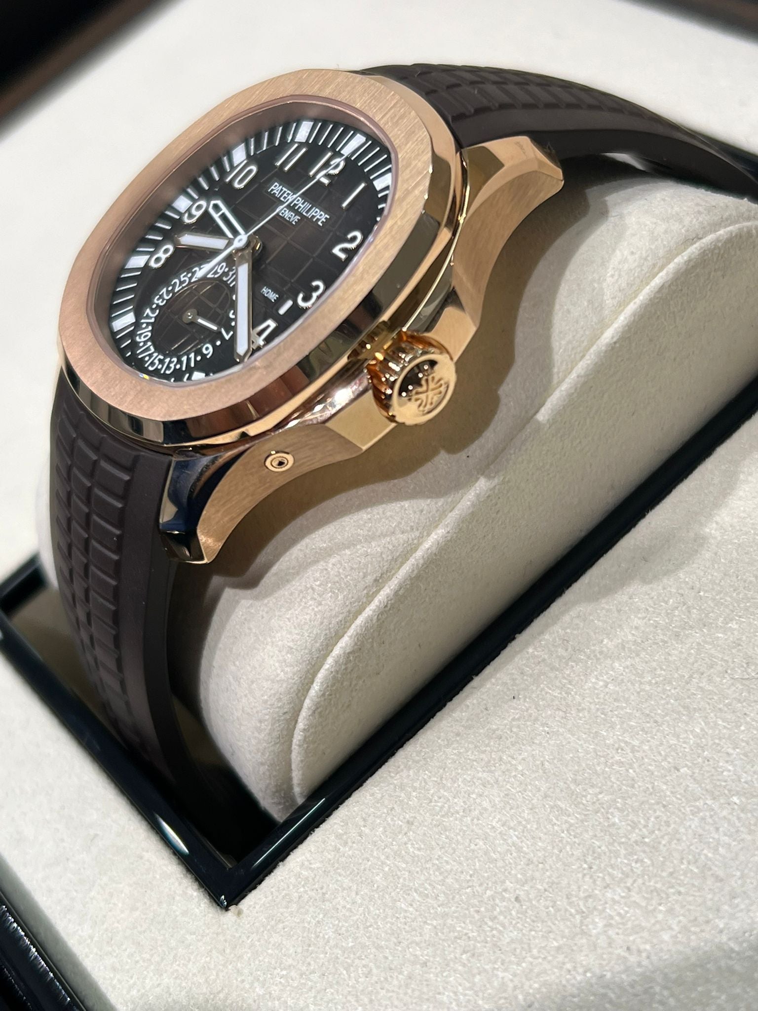 Patek Philippe Aquanaut - Travel Time - 40.8MM - Rose Gold - 5164R-001