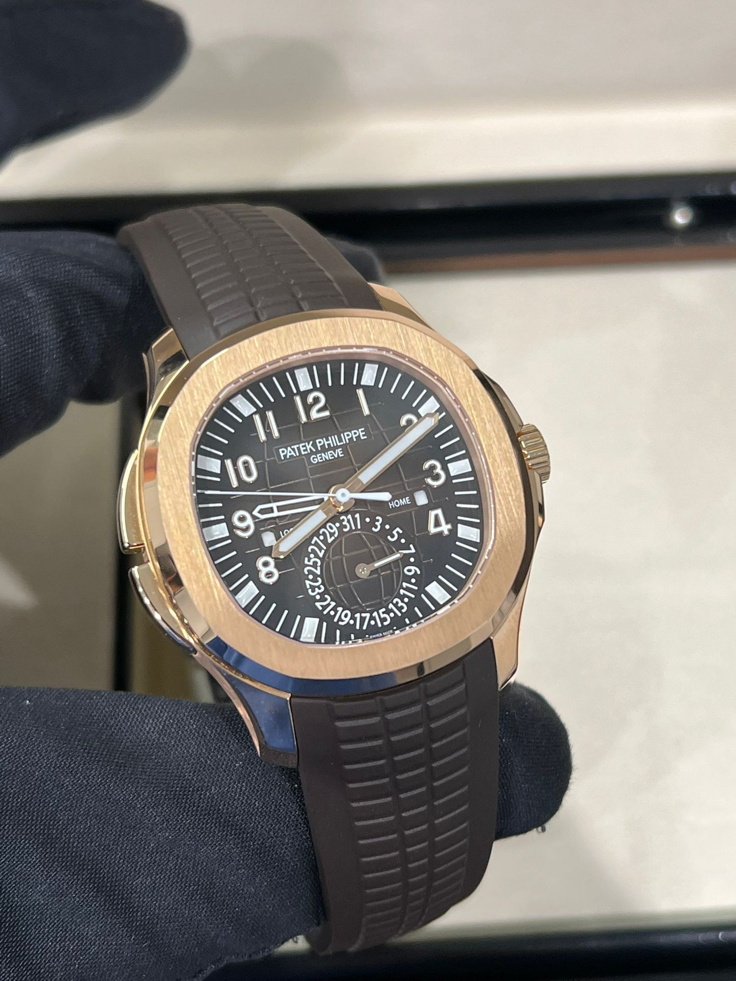 Patek Philippe Aquanaut - Travel Time - 40.8MM - Rose Gold - 5164R-001