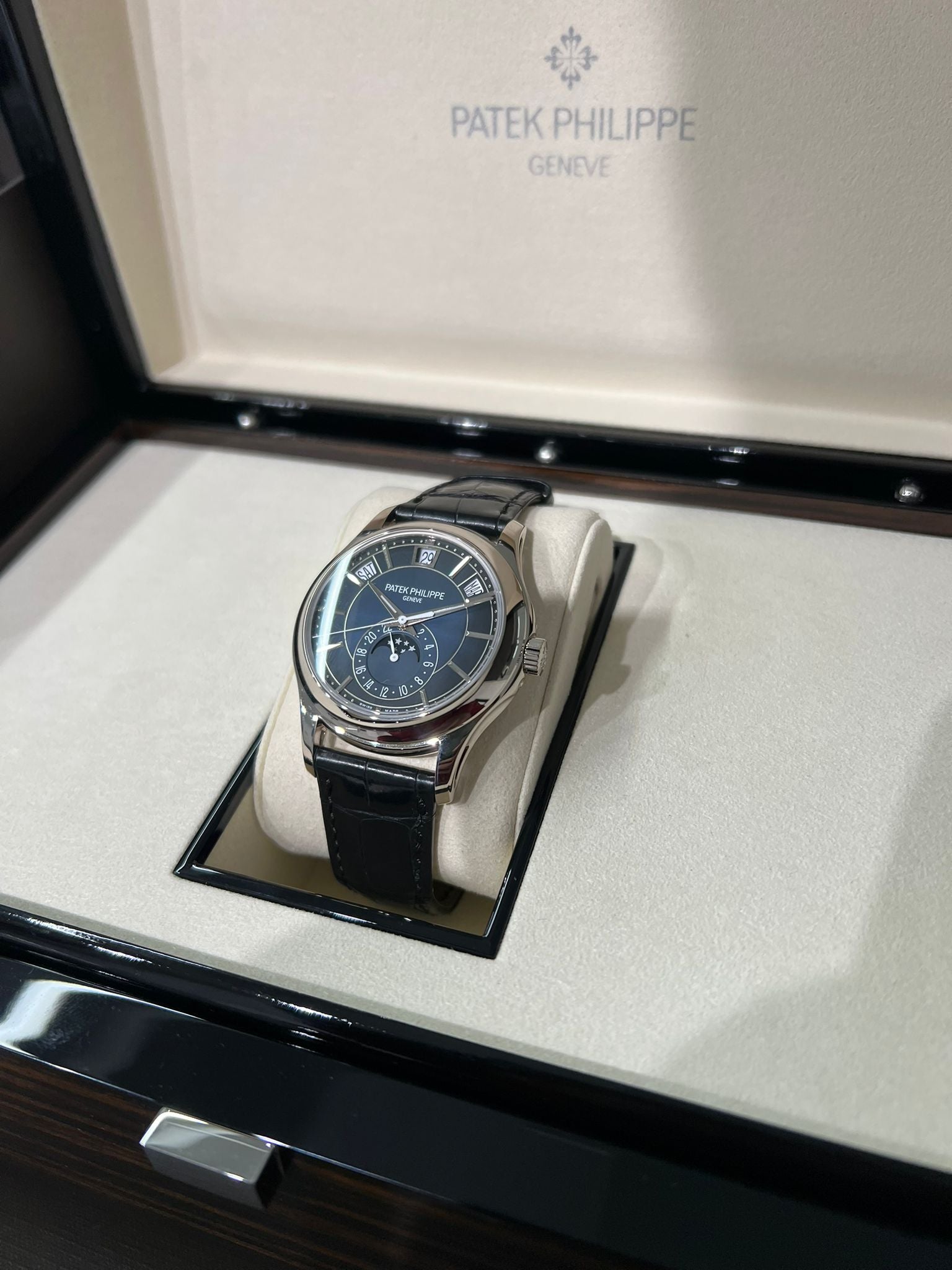 Patek Philippe Complications - Moonphase - 40 MM - White Gold - 5205G-013