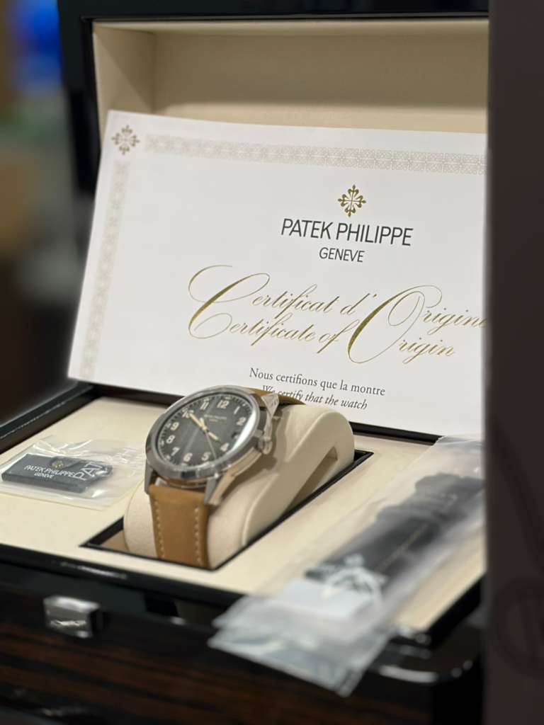 Patek Philippe Calatrava - 40 MM - White Gold - 5226G-001