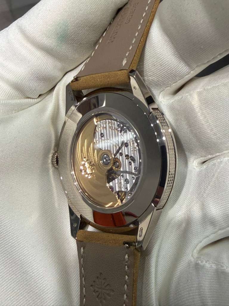 Patek Philippe Calatrava - 40 MM - White Gold - 5226G-001