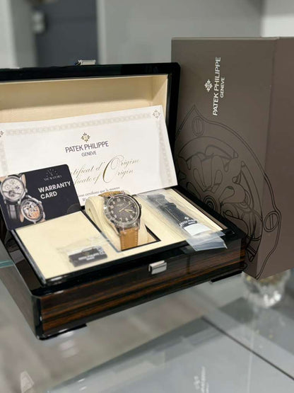 Patek Philippe Calatrava - 40 MM - White Gold - 5226G-001