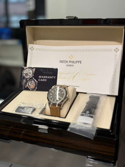 Patek Philippe Calatrava - 40 MM - White Gold - 5226G-001