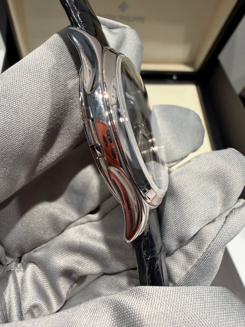 Patek Philippe Calatrava - 39 MM - White Gold - 5227G-010