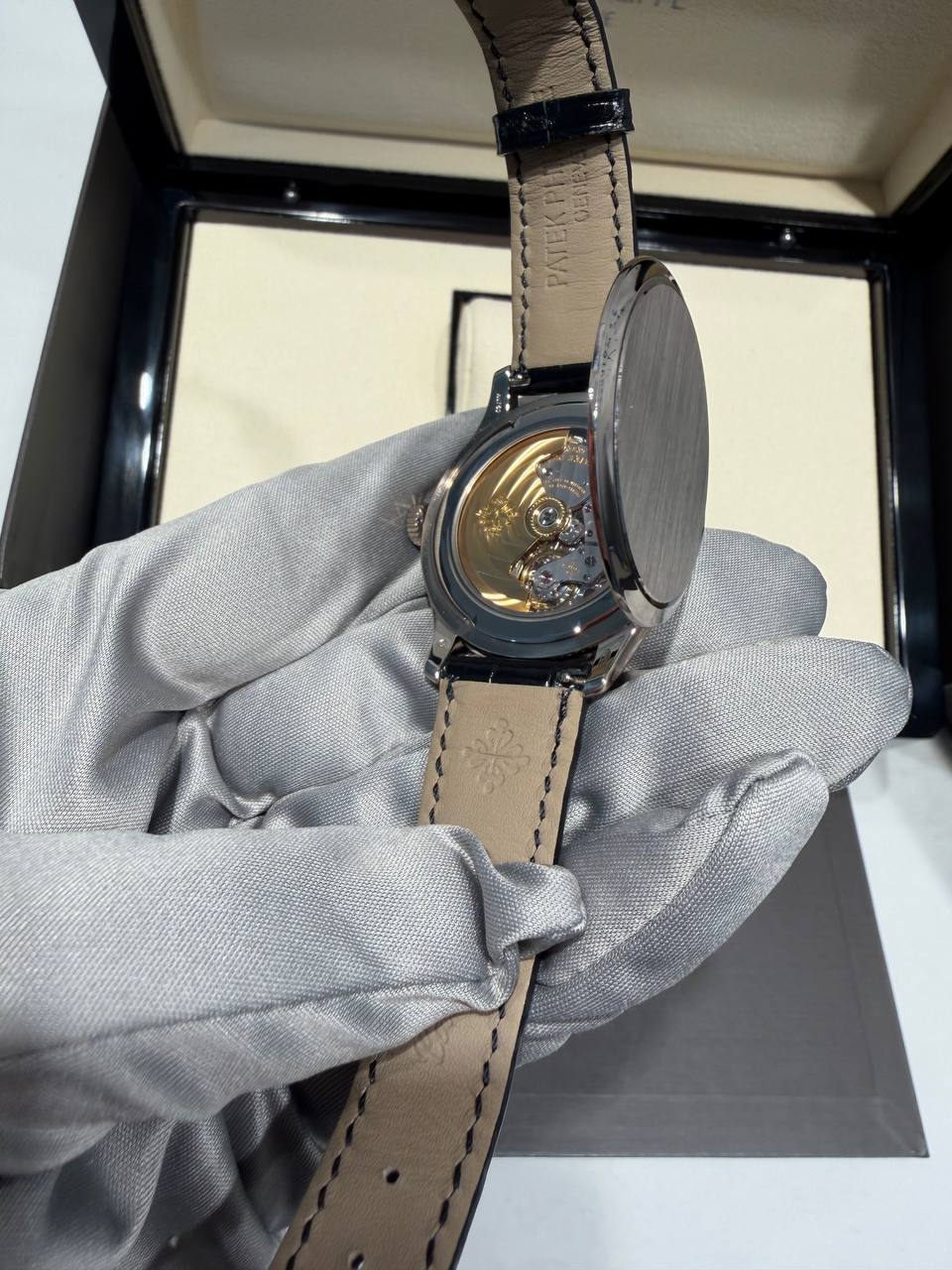 Patek Philippe Calatrava - 39 MM - White Gold - 5227G-010