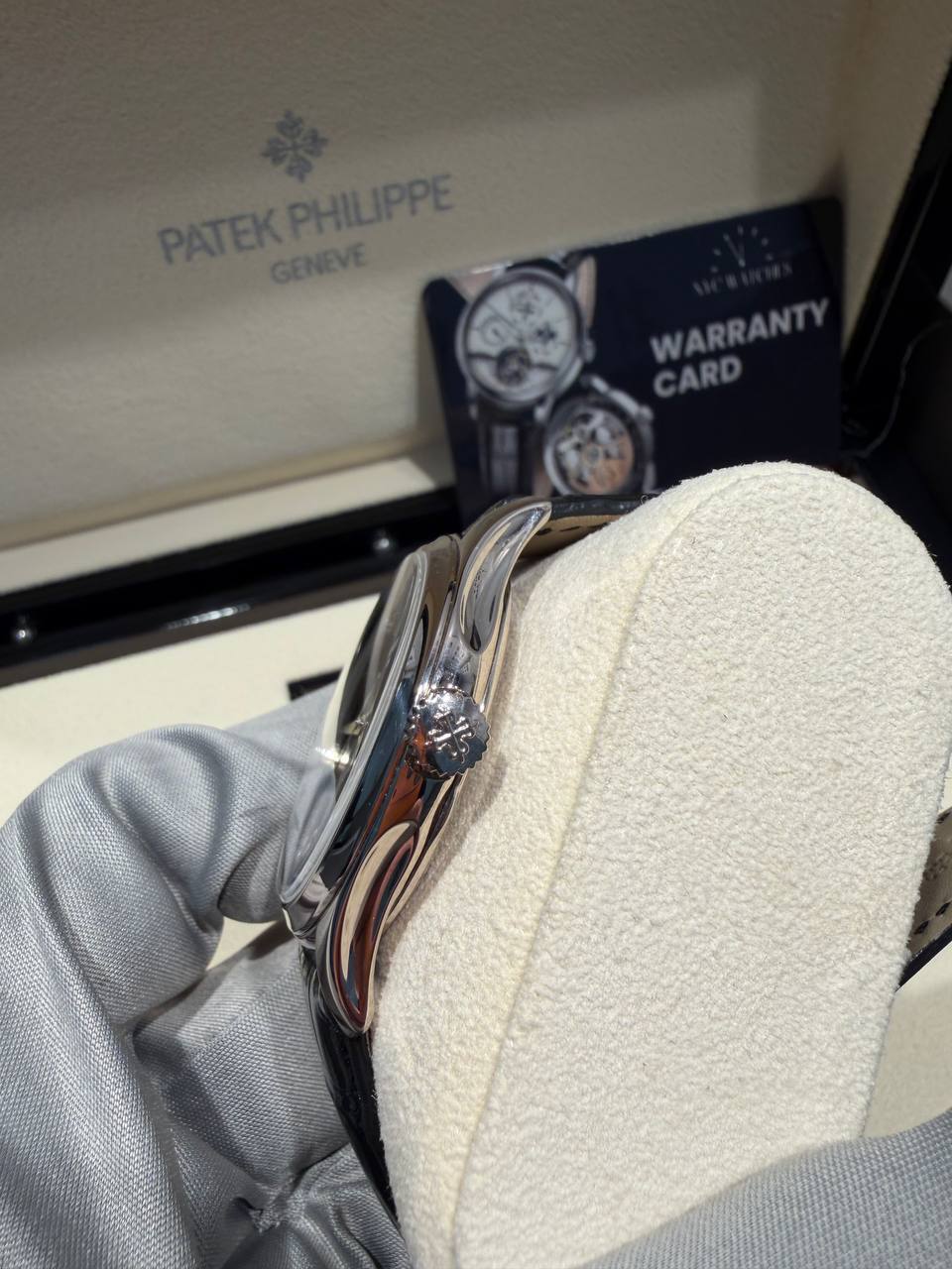 Patek Philippe Calatrava - 39 MM - White Gold - 5227G-010