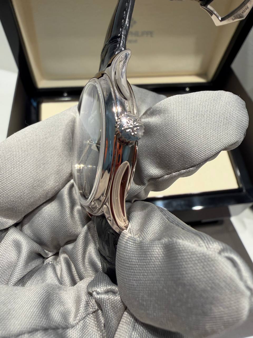 Patek Philippe Calatrava - 39 MM - White Gold - 5227G-010