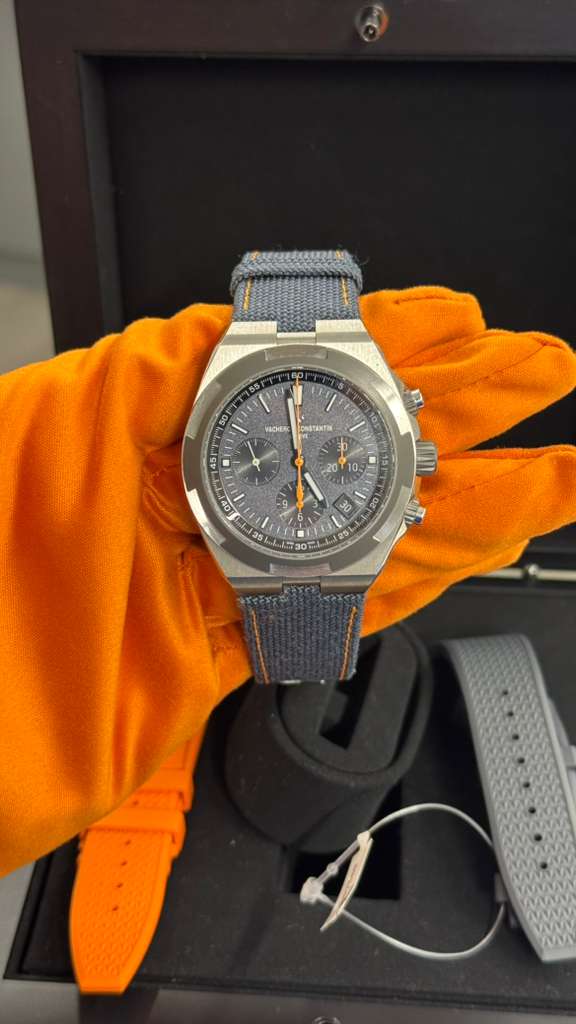 Vacheron Constantin - Overseas "Everest" - Limited Edition - 42.5 MM - Titanium and Stainless Steel - Grey/Blue Dial - Grey Fabric Bracelet - 5510-000T-B923