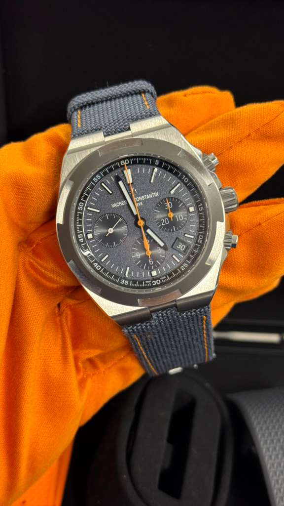 Vacheron Constantin - Overseas "Everest" - Limited Edition - 42.5 MM - Titanium and Stainless Steel - Grey/Blue Dial - Grey Fabric Bracelet - 5510-000T-B923