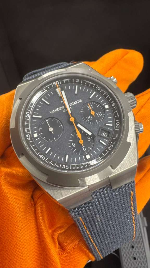 Vacheron Constantin - Overseas "Everest" - Limited Edition - 42.5 MM - Titanium and Stainless Steel - Grey/Blue Dial - Grey Fabric Bracelet - 5510-000T-B923