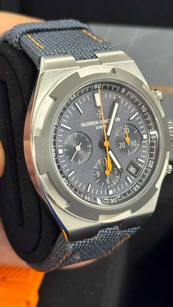 Vacheron Constantin - Overseas "Everest" - Limited Edition - 42.5 MM - Titanium and Stainless Steel - Grey/Blue Dial - Grey Fabric Bracelet - 5510-000T-B923