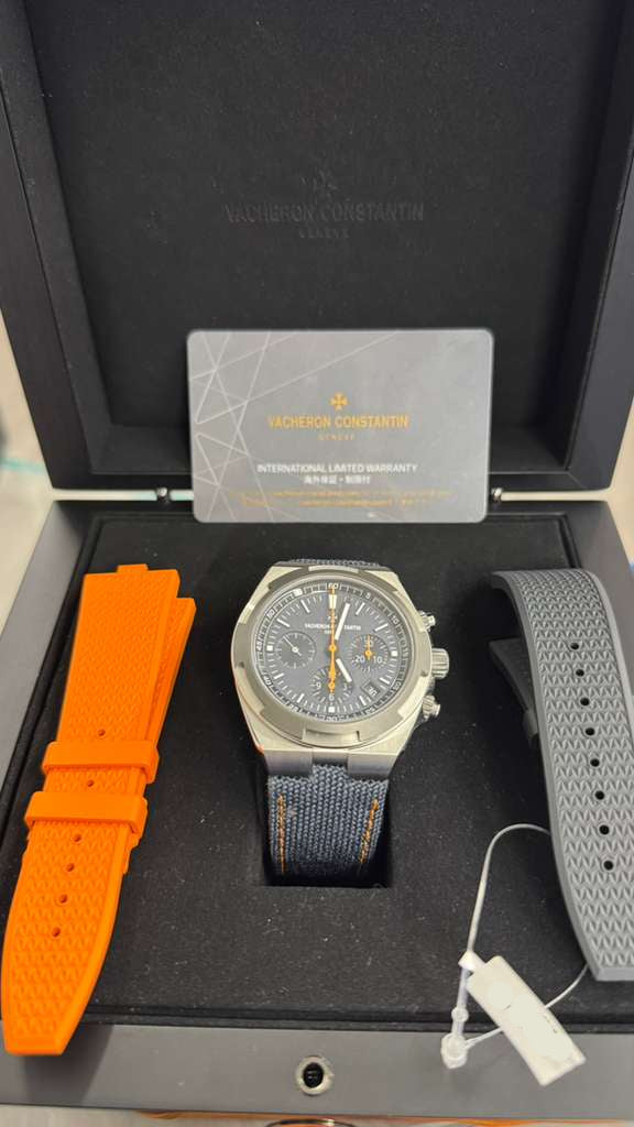 Vacheron Constantin - Overseas "Everest" - Limited Edition - 42.5 MM - Titanium and Stainless Steel - Grey/Blue Dial - Grey Fabric Bracelet - 5510-000T-B923