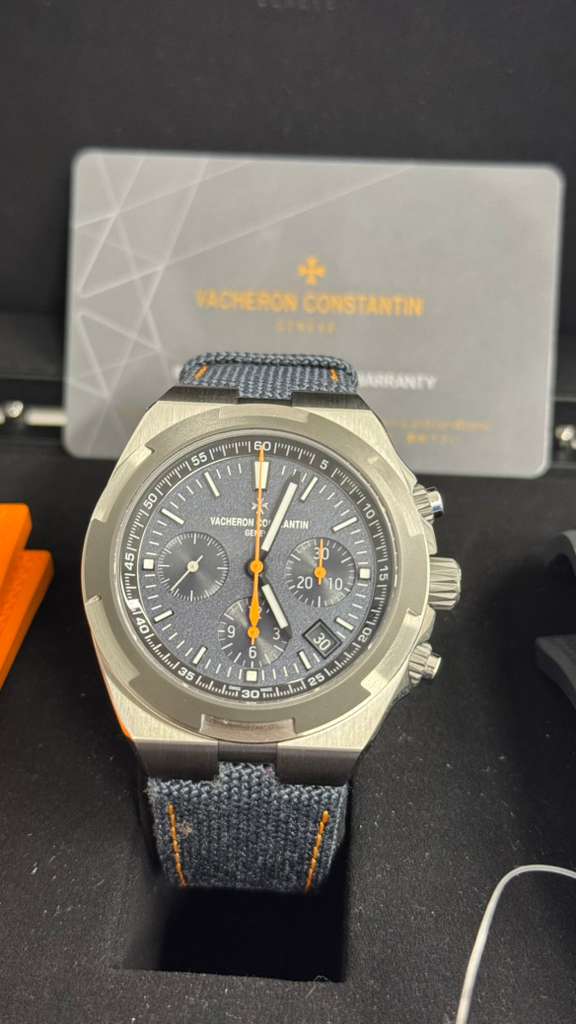 Vacheron Constantin - Overseas "Everest" - Limited Edition - 42.5 MM - Titanium and Stainless Steel - Grey/Blue Dial - Grey Fabric Bracelet - 5510-000T-B923