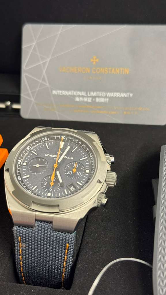 Vacheron Constantin - Overseas "Everest" - Limited Edition - 42.5 MM - Titanium and Stainless Steel - Grey/Blue Dial - Grey Fabric Bracelet - 5510-000T-B923