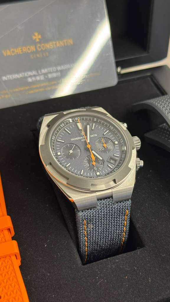 Vacheron Constantin - Overseas "Everest" - Limited Edition - 42.5 MM - Titanium and Stainless Steel - Grey/Blue Dial - Grey Fabric Bracelet - 5510-000T-B923