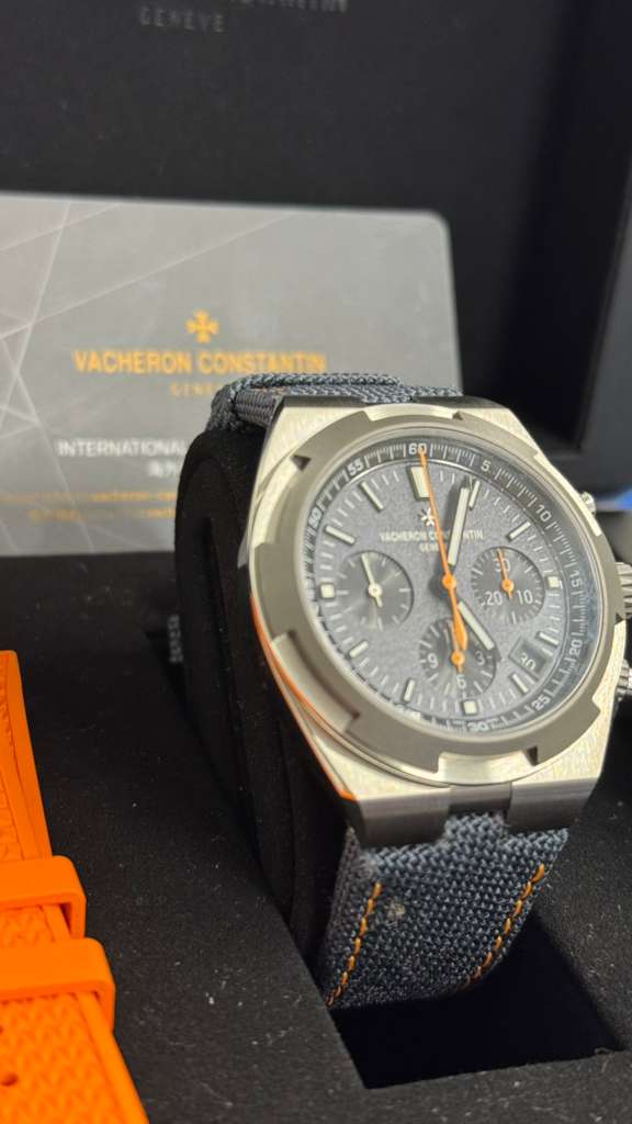 Vacheron Constantin - Overseas "Everest" - Limited Edition - 42.5 MM - Titanium and Stainless Steel - Grey/Blue Dial - Grey Fabric Bracelet - 5510-000T-B923