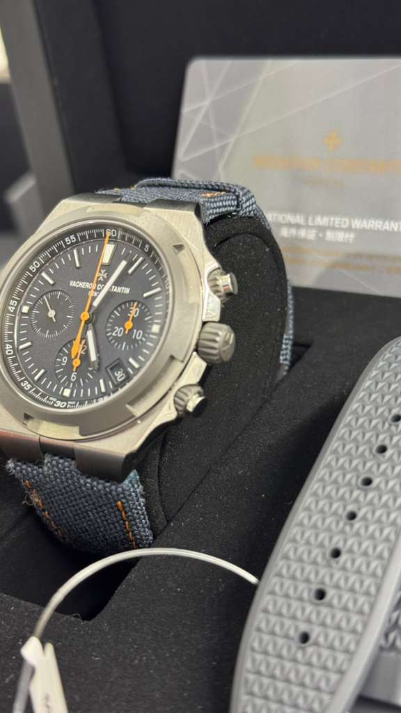 Vacheron Constantin - Overseas "Everest" - Limited Edition - 42.5 MM - Titanium and Stainless Steel - Grey/Blue Dial - Grey Fabric Bracelet - 5510-000T-B923