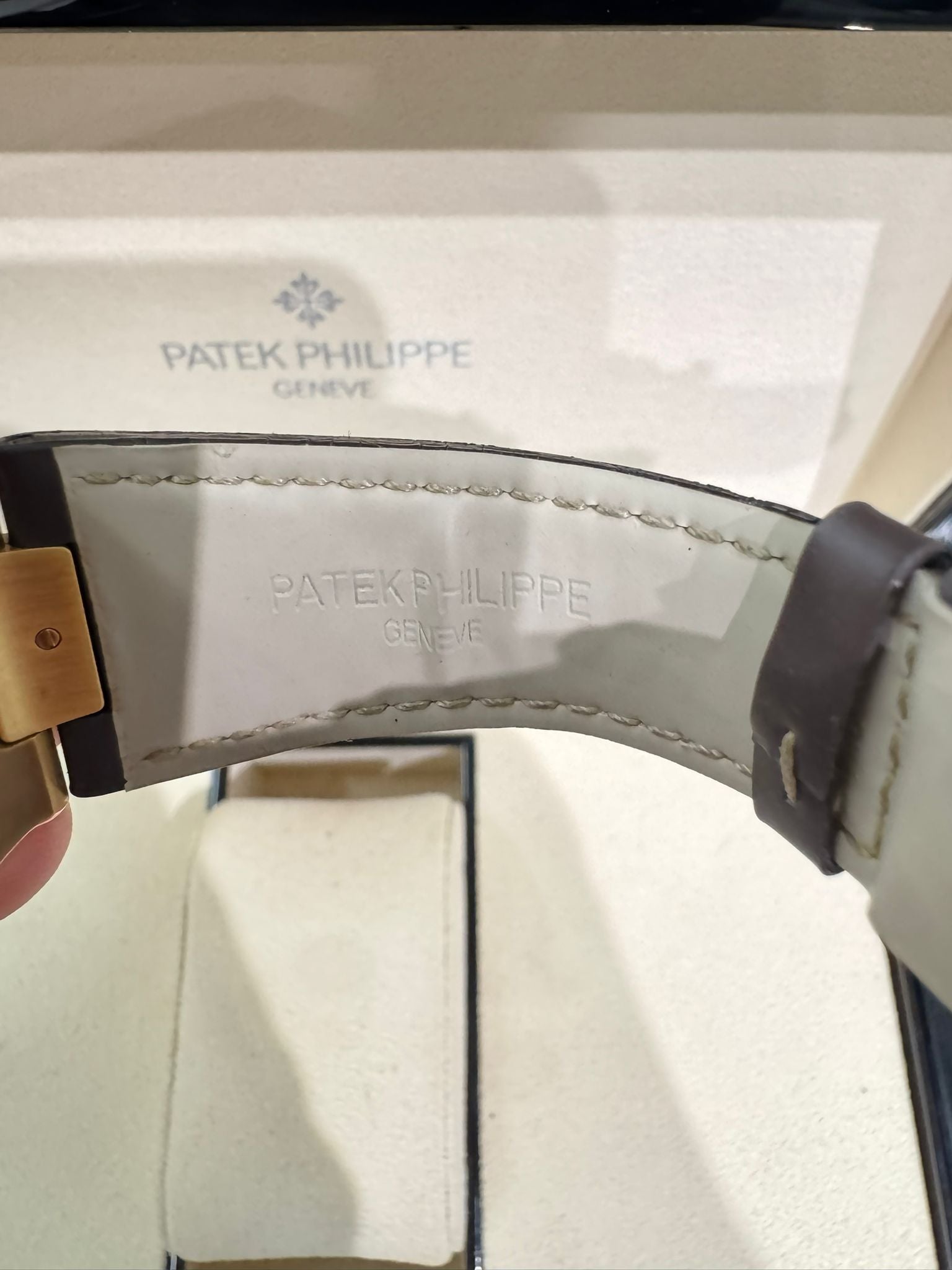 Patek Philippe Nautilus - 43 x 38 MM - Yellow Gold - 5711J