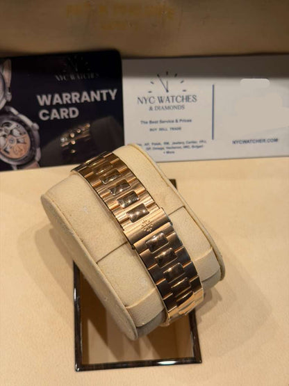 Patek Philippe Nautilus - 40 MM - Rose Gold - 5711/1R-001 Caliber 324 Movement