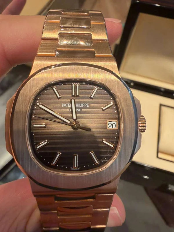 Patek Philippe Nautilus - 40 MM - Rose Gold - 5711/1R-001 Caliber 330 Movement