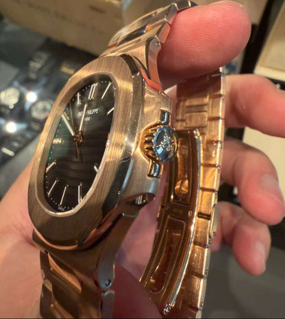 Patek Philippe Nautilus - 40 MM - Rose Gold - 5711/1R-001 Caliber 324 Movement