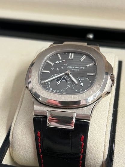 Patek Philippe Nautilus - Moonphase - 40 MM - White Gold - 5712G-001