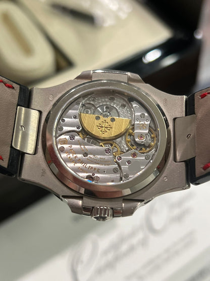 Patek Philippe Nautilus - Moonphase - 40 MM - White Gold - 5712G-001