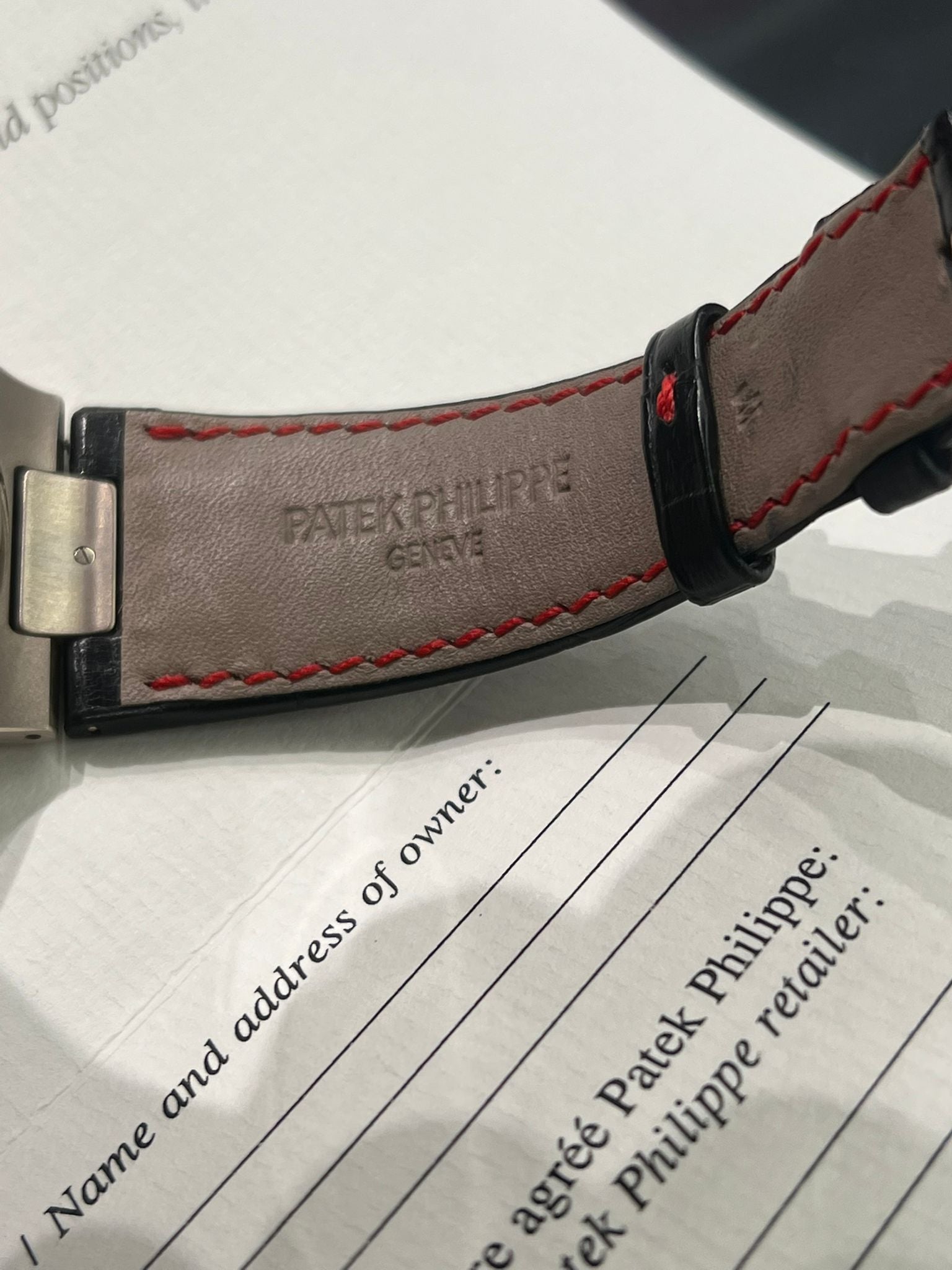 Patek Philippe Nautilus - Moonphase - 40 MM - White Gold - 5712G-001