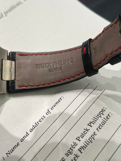 Patek Philippe Nautilus - Moonphase - 40 MM - White Gold - 5712G-001