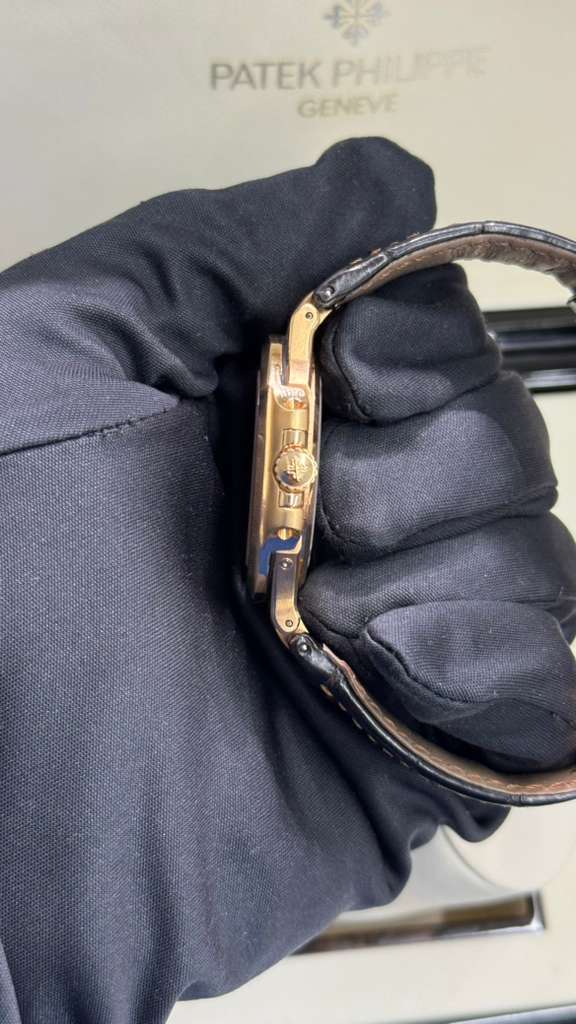 Patek Philippe Nautilus - 40 MM - 5712R-001