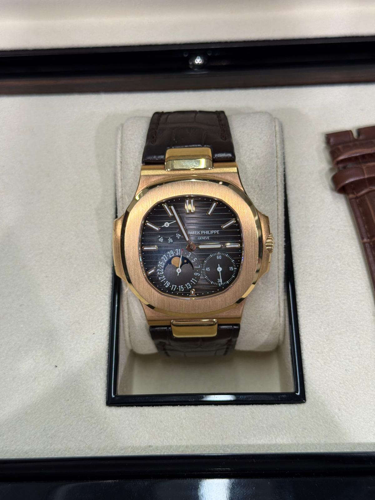 Patek Philippe Nautilus - 40 MM - 5712R-001