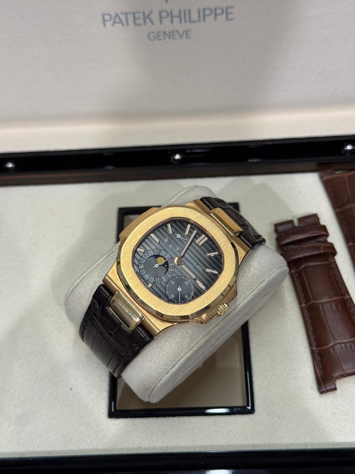 Patek Philippe Nautilus - 40 MM - 5712R-001
