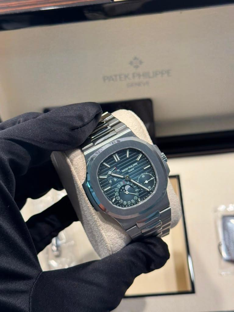 Patek Philippe Nautilus - 40 MM - Steel - 5712/1A-001