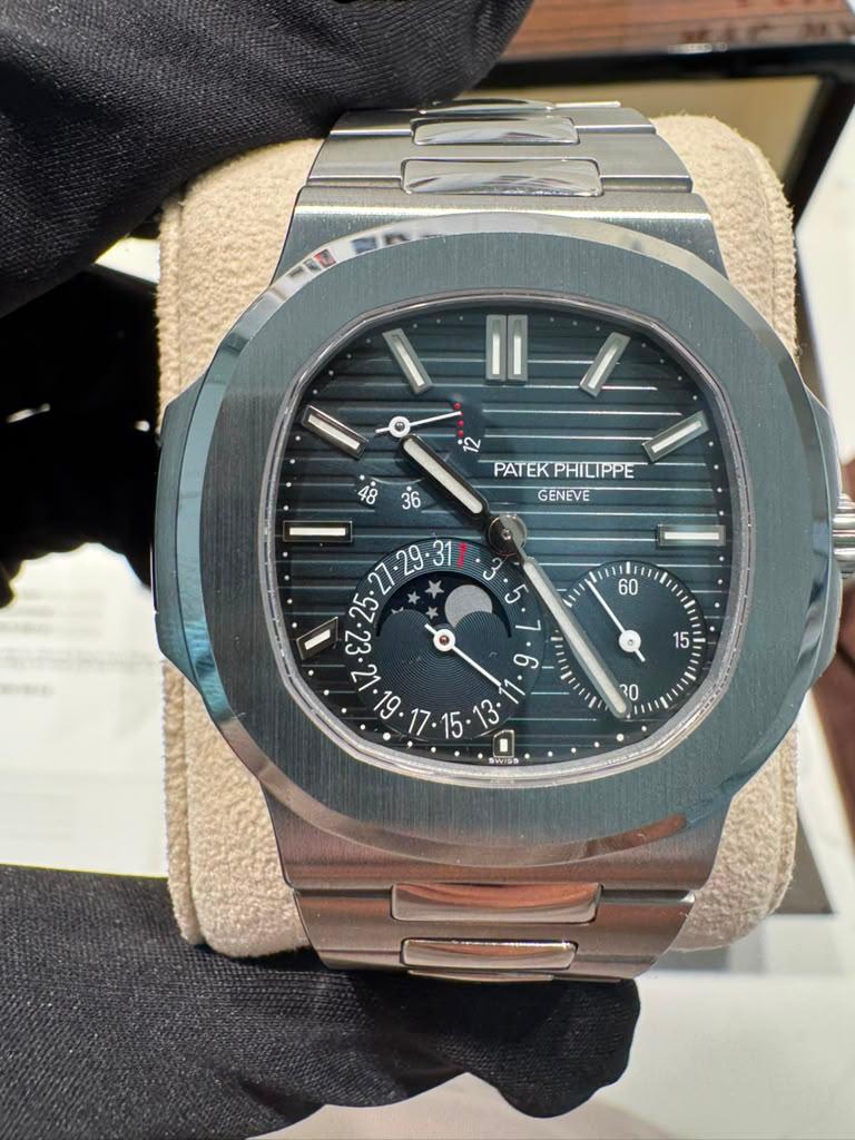 Patek Philippe Nautilus - 40 MM - Steel - 5712/1A-001