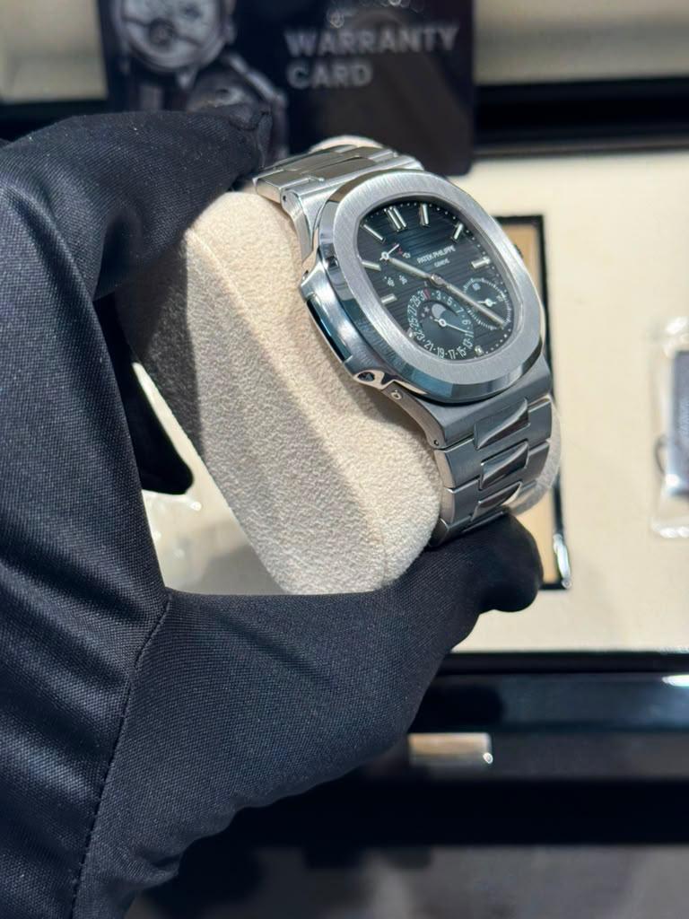 Patek Philippe Nautilus - 40 MM - Steel - 5712/1A-001